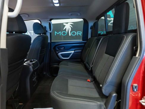 Used 2018 Nissan Titan SV w/ SV Convenience Package image 12