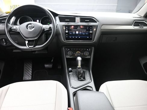 Used 2018 Volkswagen Tiguan SE FWD image 9