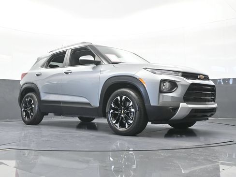 Used 2023 Chevrolet TrailBlazer LT FWD image 59
