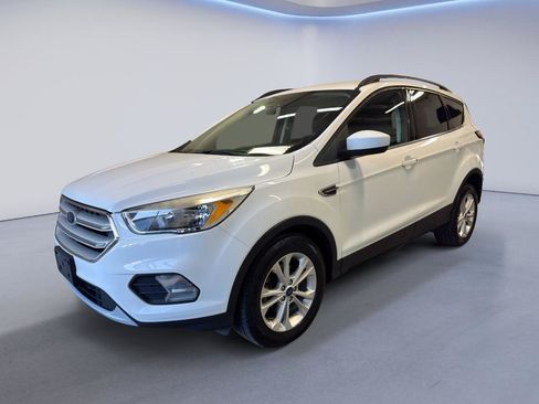 Used 2018 Ford Escape SE FWD image 3
