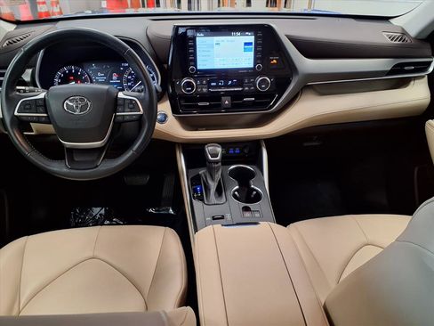 Used 2022 Toyota Highlander XLE image 16