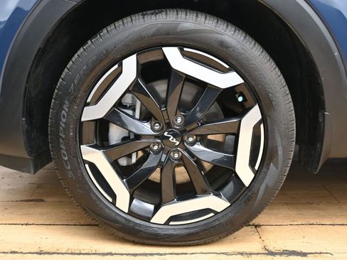 Used 2025 Kia Telluride EX w/ EX Captain's Chair Package FWD image 13