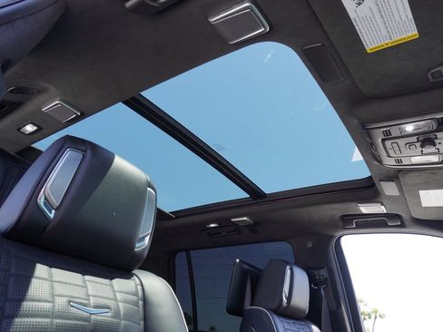 Certified 2024 Cadillac Escalade ESV V w/ Heavy-Duty Trailer Package AWD/4WD image 14