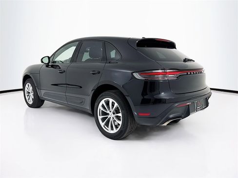 Used 2025 Porsche Macan image 3