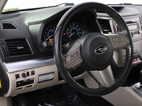 Used 2010 Subaru Outback 2.5i Premium image 11