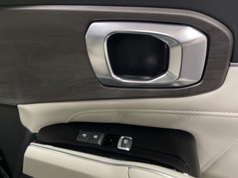 Used 2025 Kia Sorento SX image 39