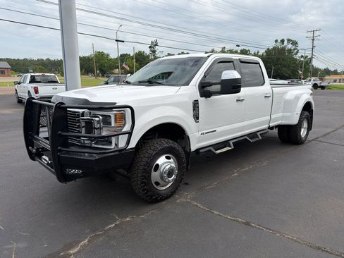 Used 2020 Ford F350 Lariat w/ Lariat Ultimate Package AWD/4WD image 2