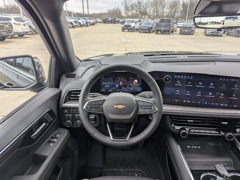 New 2026 Chevrolet Suburban Premier image 3