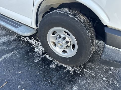 Used 2024 Chevrolet Express 2500 w/ Driver Convenience Package image 10