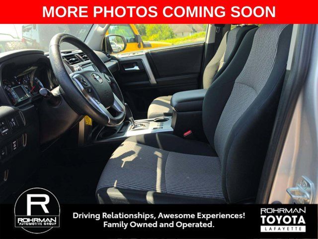 Used 2018 Toyota 4Runner SR5 AWD/4WD image 5