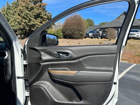 Certified 2023 GMC Acadia SLE w/ Driver Convenience Package image 60