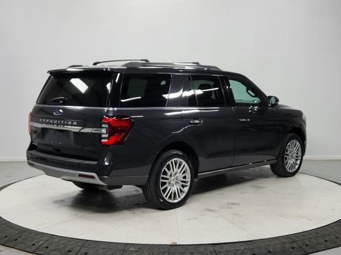 Used 2024 Ford Expedition Limited AWD/4WD image 7