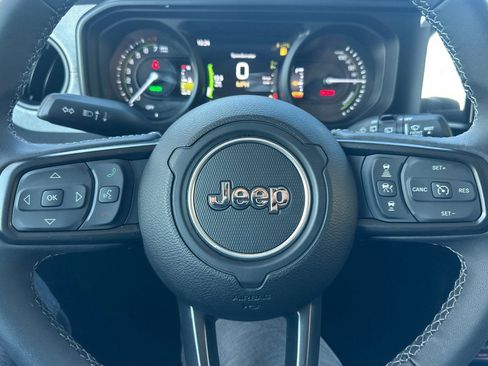 Used 2025 Jeep Wrangler Willys image 15