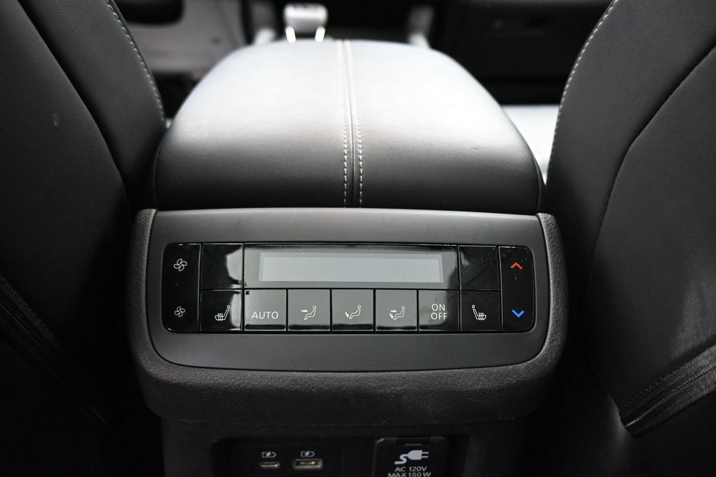 Used 2024 Nissan Pathfinder Platinum AWD/4WD image 29