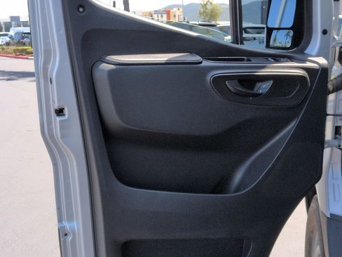 Used 2019 Mercedes-Benz Sprinter 2500 image 14