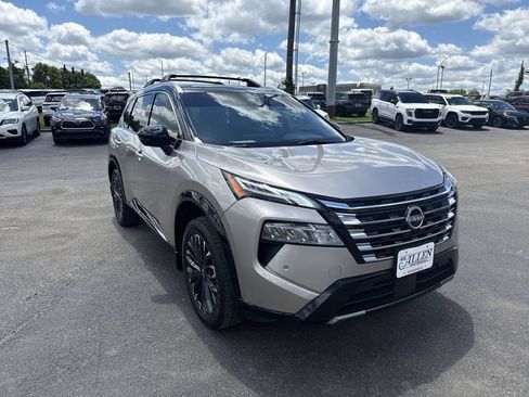 Used 2025 Nissan Rogue Platinum AWD/4WD image 15