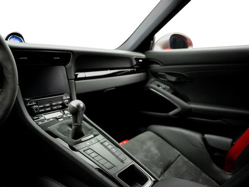 Used 2018 Porsche 911 Carrera RWD image 38