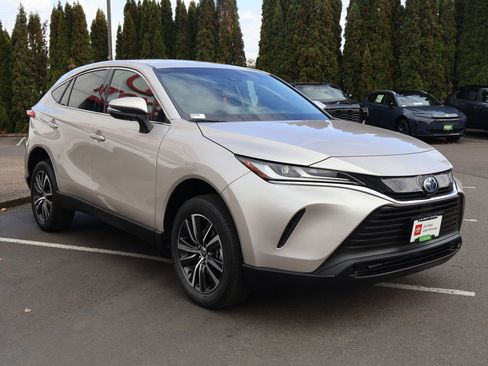 Used 2024 Toyota Venza LE image 9