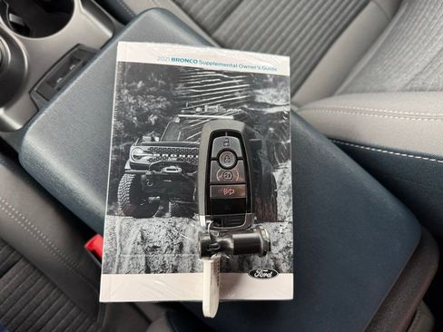 Used 2021 Ford Bronco Outer Banks AWD/4WD image 46