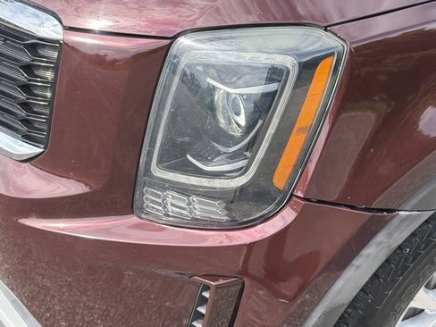Used 2022 Kia Telluride LX FWD image 29