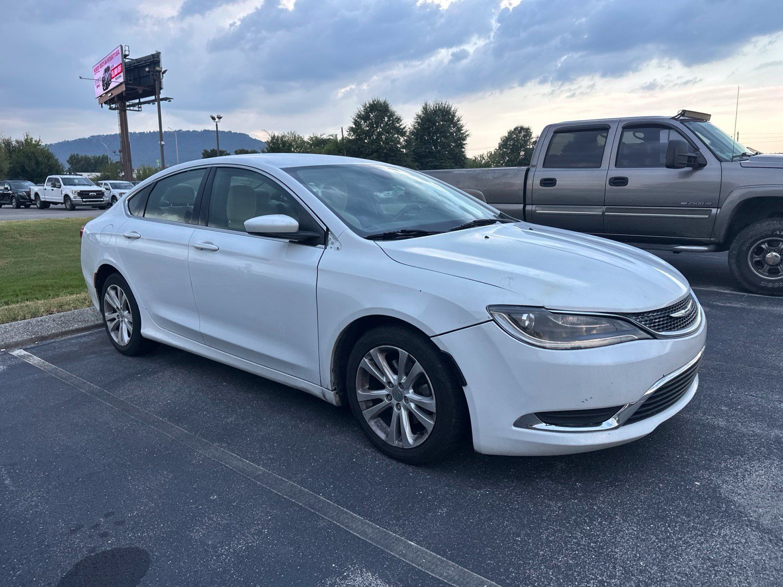 Used 2016 Chrysler 200 Limited w/ Convenience Group FWD image 3