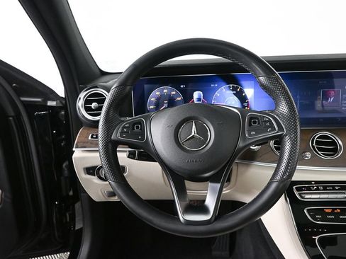 Used 2017 Mercedes-Benz E 300 4MATIC image 2