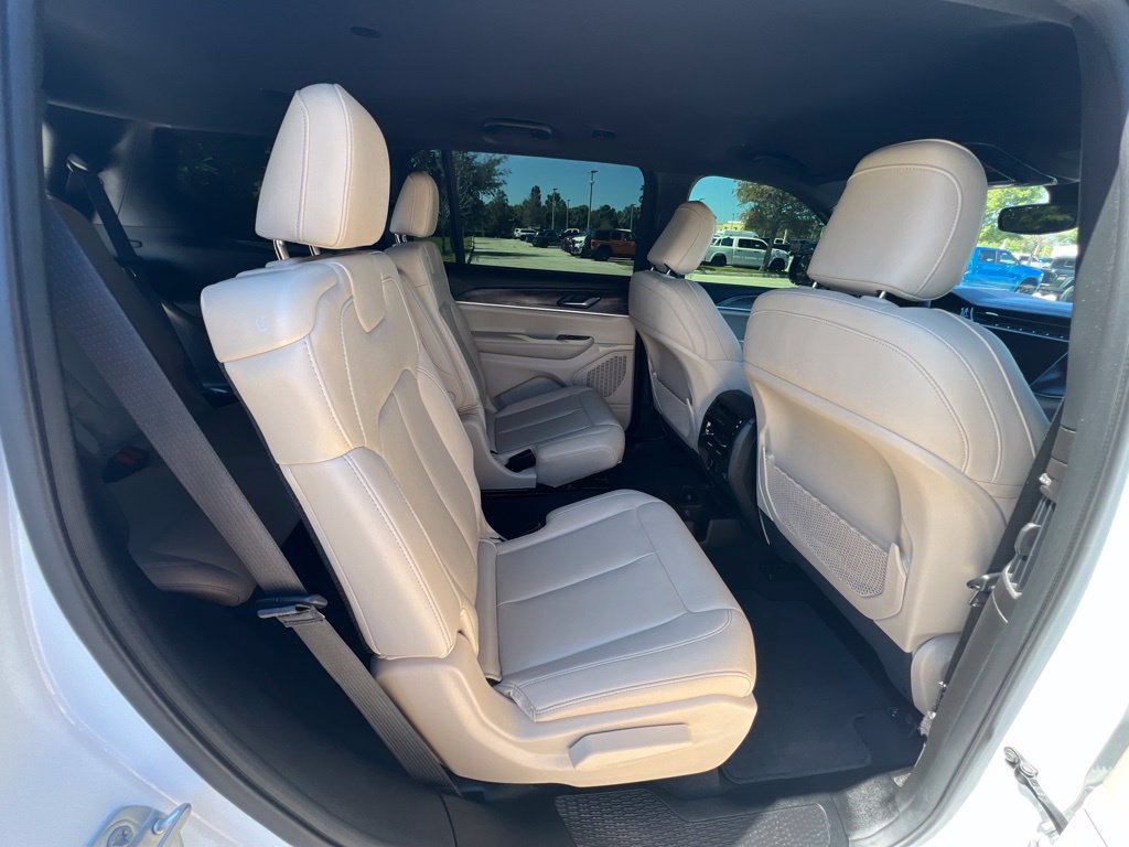 Used 2024 Jeep Grand Cherokee L Limited RWD image 16