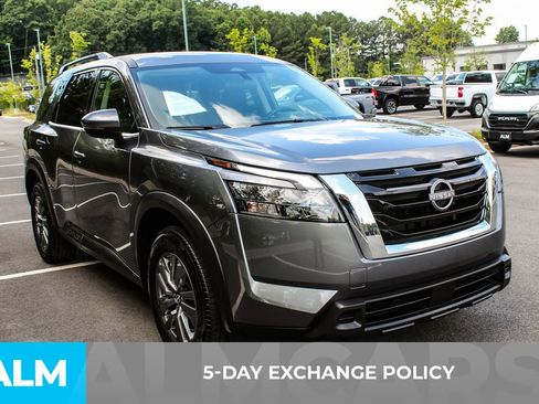 Used 2025 Nissan Pathfinder SV FWD image 4