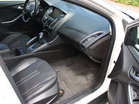 Used 2013 Ford Focus Titanium w/ Titanium Handling Pkg FWD image 14
