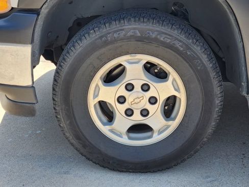 Used 2005 Chevrolet Tahoe LS RWD image 16