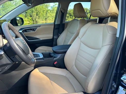 Used 2023 Toyota RAV4 XLE Premium FWD image 14