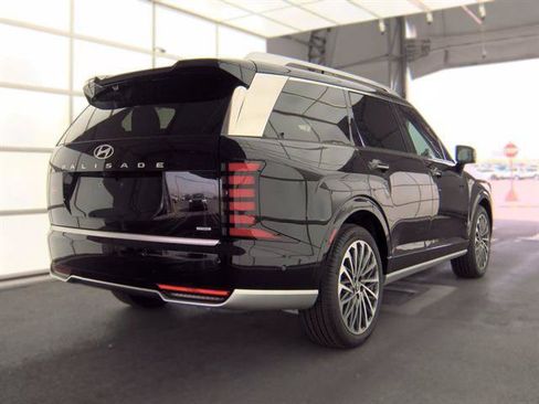 Used 2026 Hyundai Palisade Calligraphy AWD/4WD image 2