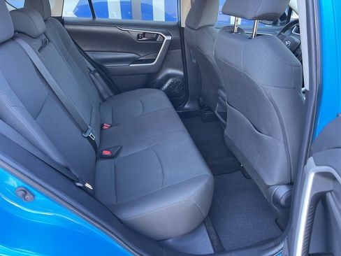 Used 2021 Toyota RAV4 LE image 20