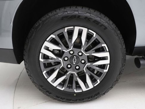Used 2025 Chevrolet Suburban Z71 AWD/4WD image 10