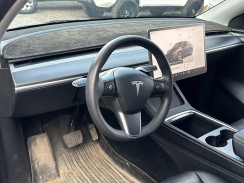 Used 2023 Tesla Model Y Long Range AWD/4WD image 2