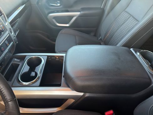 Used 2019 Nissan Titan SV w/ SV Convenience Package image 31