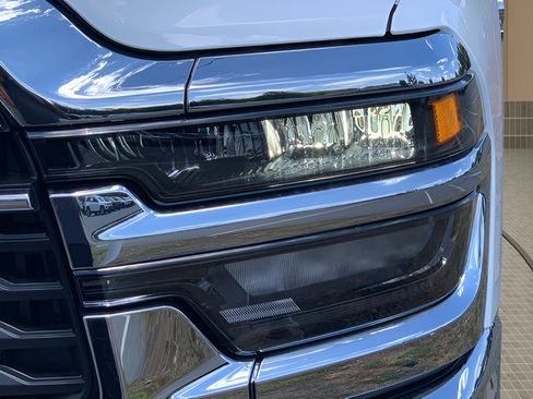 New 2025 RAM 2500 Big Horn AWD/4WD image 10