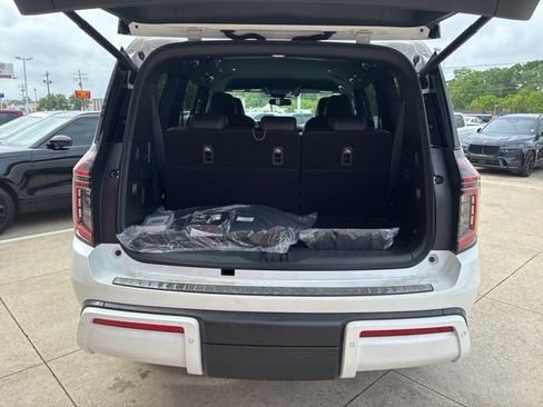 New 2026 Nissan Armada SL w/ Captain's Chari Seat Package RWD image 6