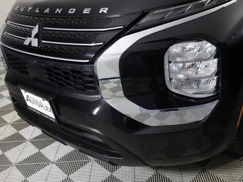 Used 2024 Mitsubishi Outlander ES image 35
