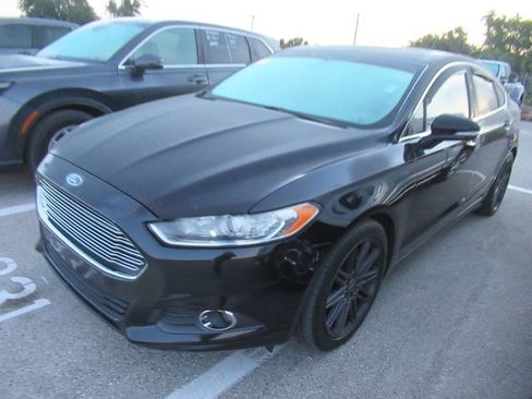 Used 2016 Ford Fusion SE w/ Equipment Group 202A FWD image 3