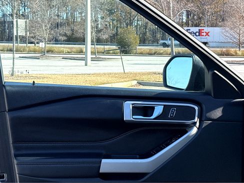 Used 2024 Ford Explorer XLT w/ Equipment Group 202A image 9