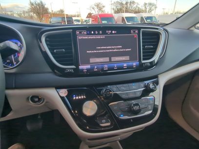 Used 2024 Chrysler Pacifica Touring-L