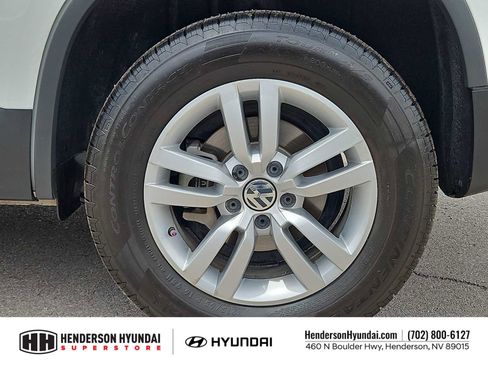 Used 2017 Volkswagen Tiguan S FWD image 13