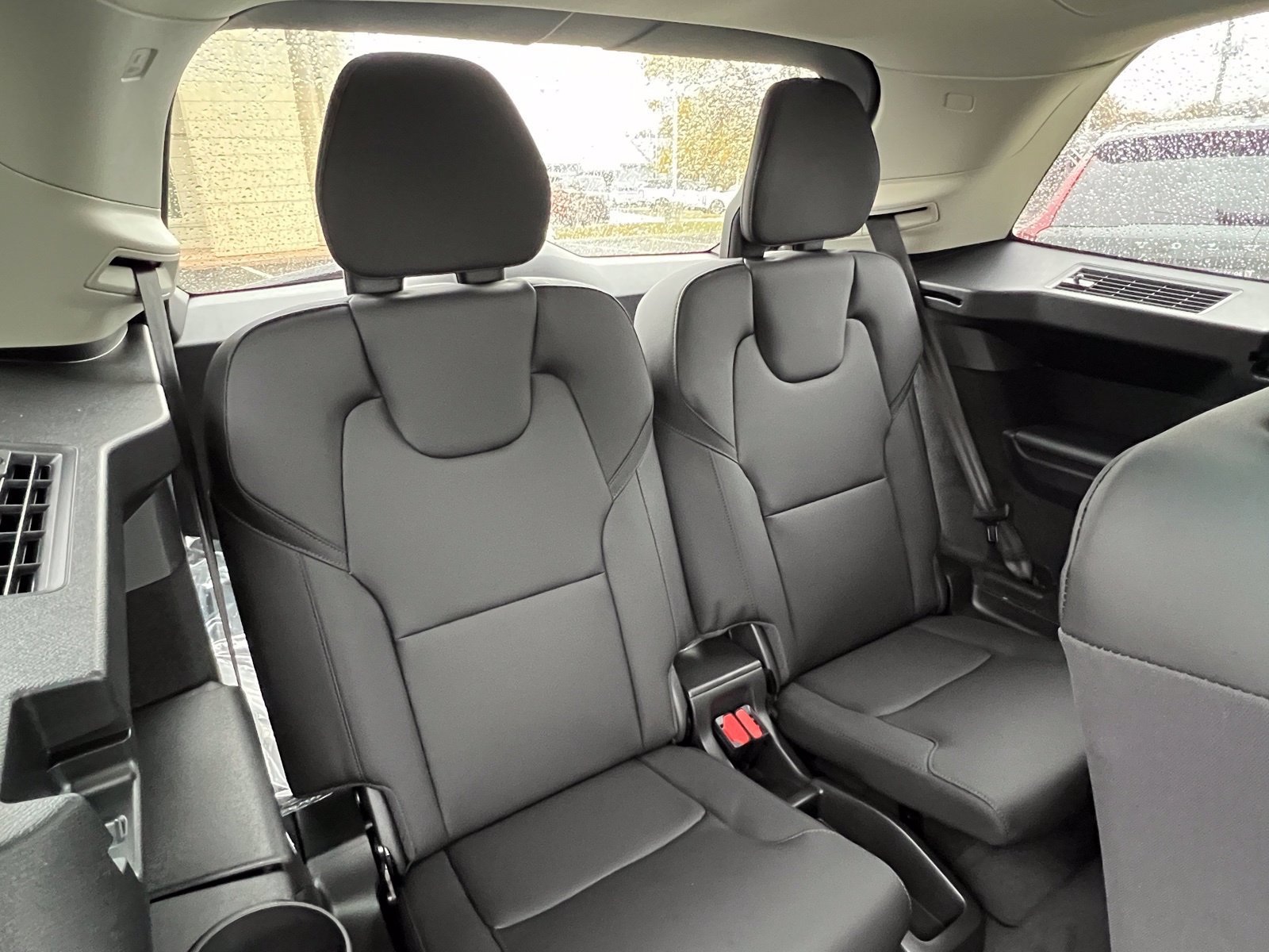 New 2026 Volvo XC90 T8 Plus w/ Protection Package Premier AWD/4WD image 16