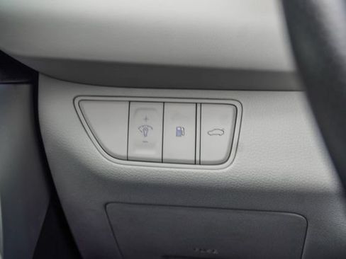 Used 2025 Genesis G70 2.5T AWD/4WD image 32