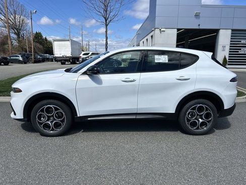 New 2026 Alfa Romeo Tonale w/ Black Premium Package AWD/4WD image 5