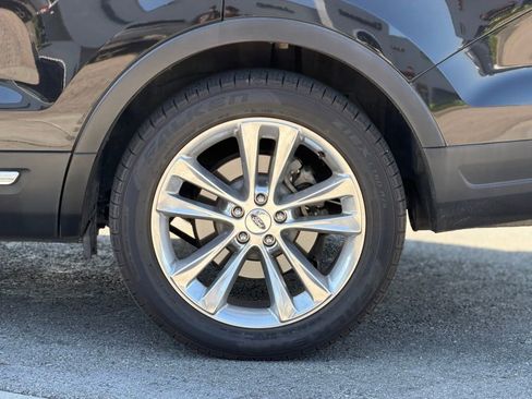 Used 2018 Ford Explorer XLT w/ Equipment Group 202A FWD image 3