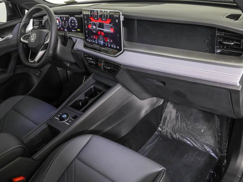 New 2026 Volkswagen Tiguan SE R-Line AWD/4WD image 43