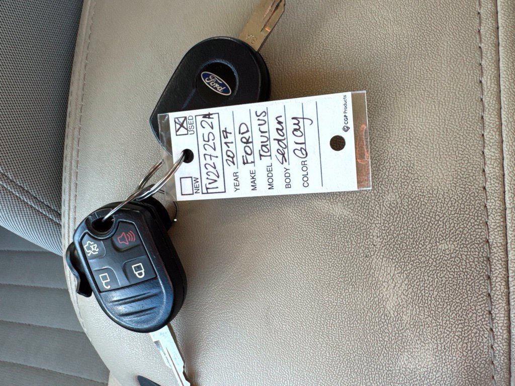 Used 2017 Ford Taurus SE FWD image 15