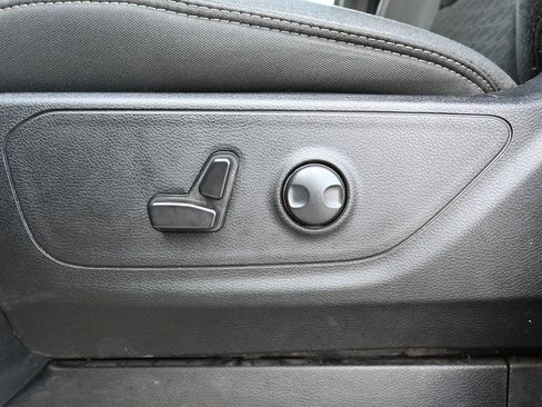 Used 2025 RAM 1500 Big Horn AWD/4WD image 9